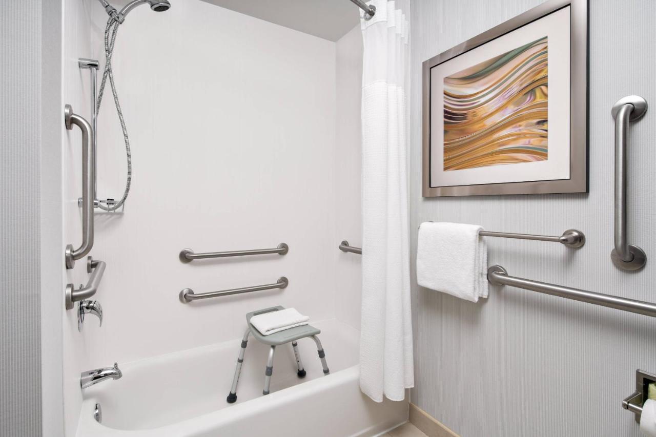 Courtyard By Marriott Raleigh North/Triangle Town Center Hotel Buitenkant foto