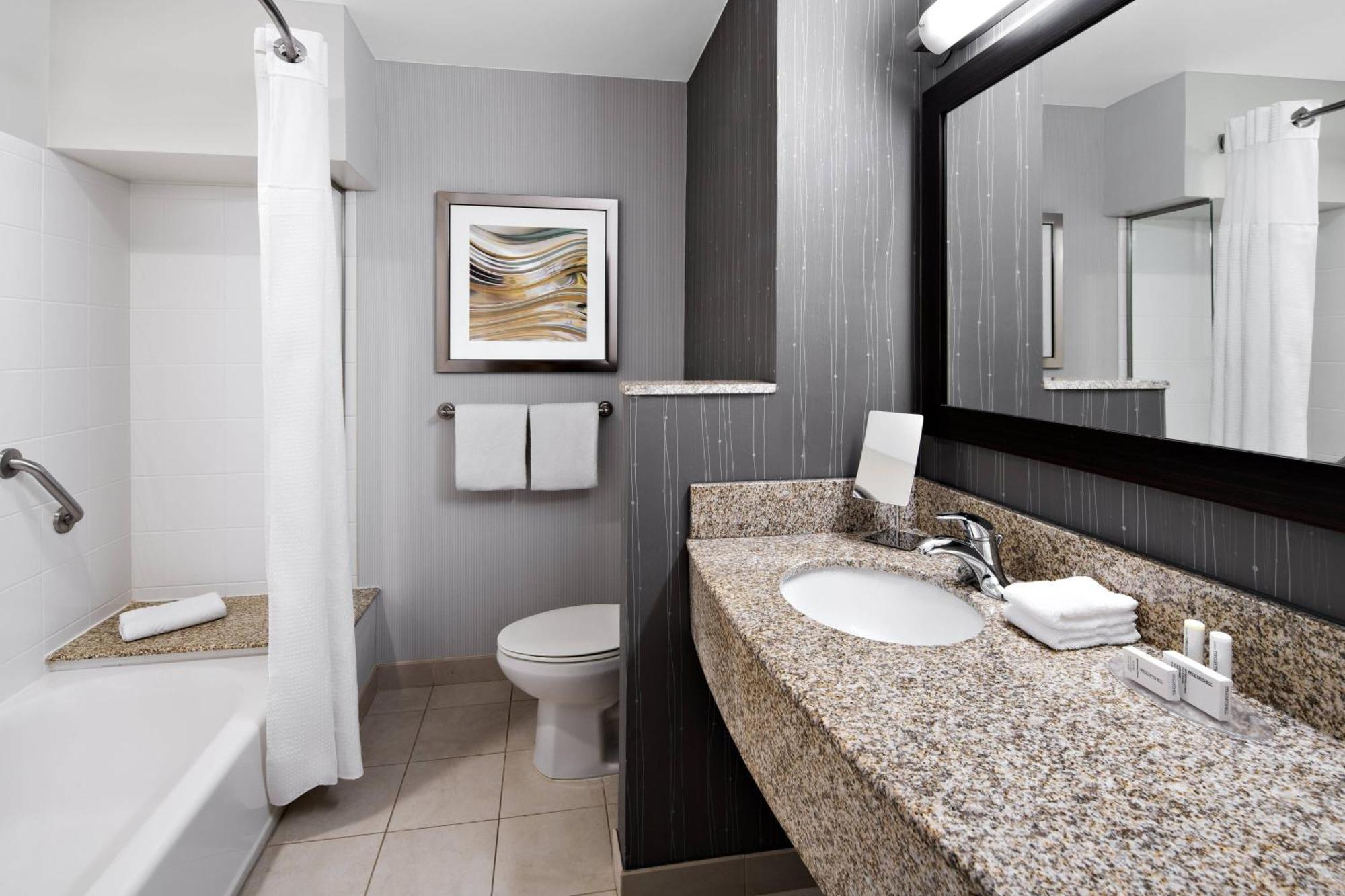 Courtyard By Marriott Raleigh North/Triangle Town Center Hotel Buitenkant foto