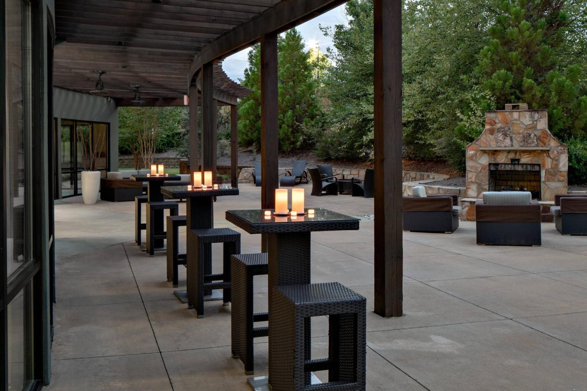 Courtyard By Marriott Raleigh North/Triangle Town Center Hotel Buitenkant foto