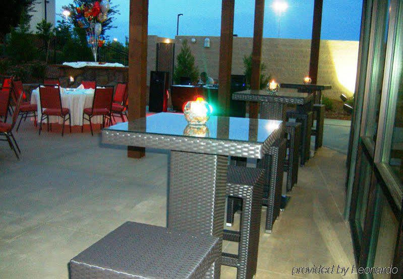 Courtyard By Marriott Raleigh North/Triangle Town Center Hotel Buitenkant foto