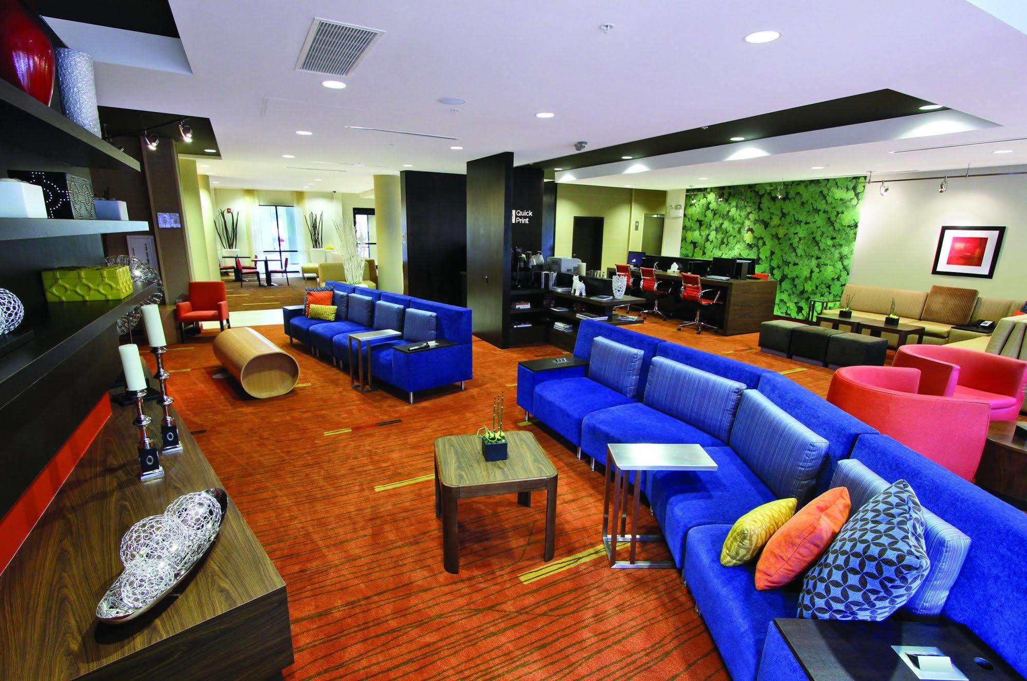 Courtyard By Marriott Raleigh North/Triangle Town Center Hotel Buitenkant foto